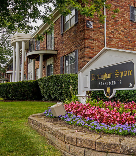 Buckingham Square Slavik Management