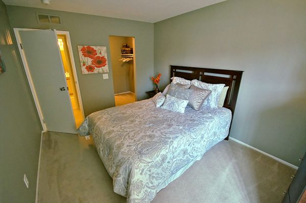 Featured image for “52 N. PLAZA BLVD, #433”