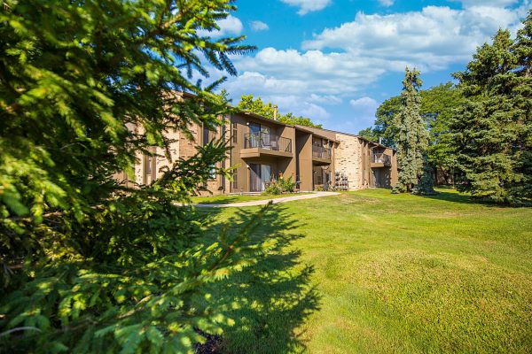 Featured image for “52 N. PLAZA BLVD, #433”