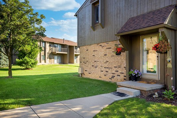 Featured image for “52 N. PLAZA BLVD, #433”