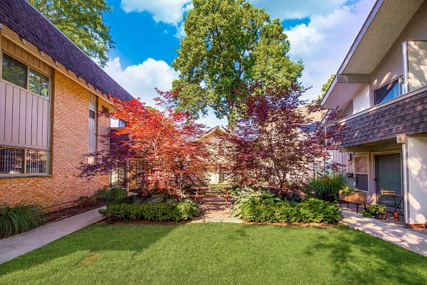 Featured image for “1532 Pine Valley Blvd., #12”